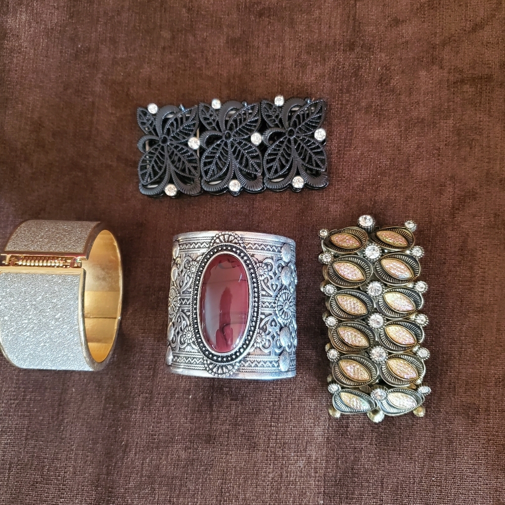 Bangle bracelet